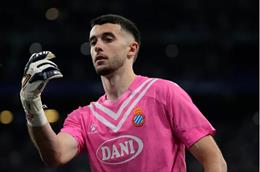 Chủ tịch La Liga cảnh báo Barca không thể đăng ký Joan Garcia